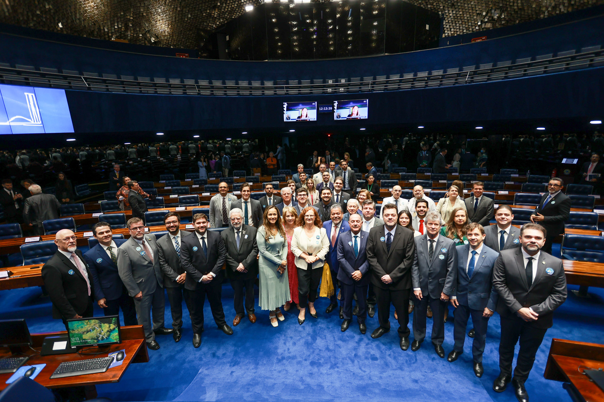 Lúcia Santos defende carreira médica federal em celebração no Senado